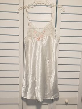 Vintage Ivory Satin Lace-Trim Chemise with Pink Floral Embroidery